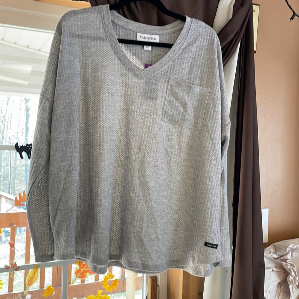 Women’s Calvin Klein gray thermal v- neck size Sm, L, XXL